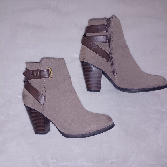 Boots - Picture 5 of 6